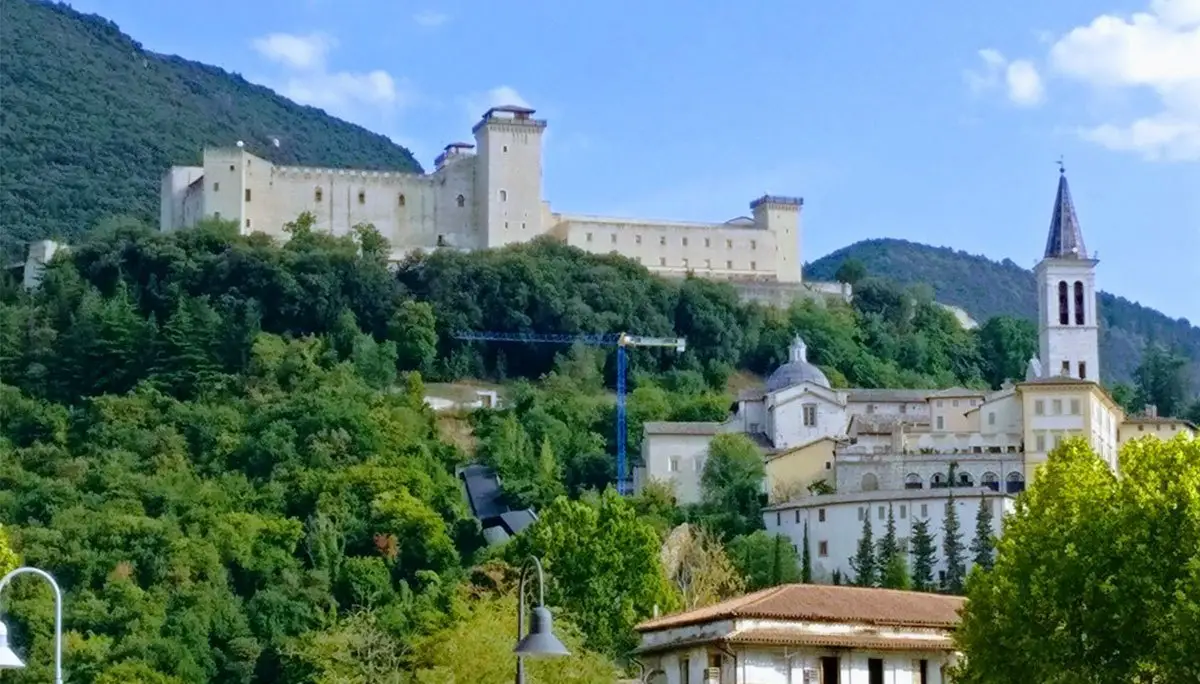 Spoleto vista dalla collina, con la rocca e il campanile
